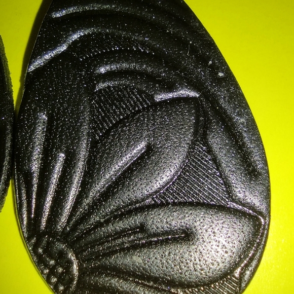 Paparazzi Earrings - Large Black Leather Dangled Earrings with a Flower Carving - Picture 7 of 9